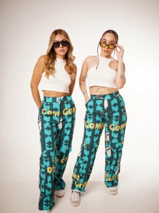 Pantalón cargo slim dahlia desde una vista frontal