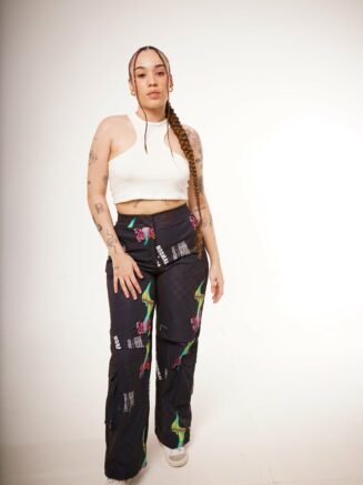 Pant cargo slim sub edition desde una vista frontal en talla personalizada
