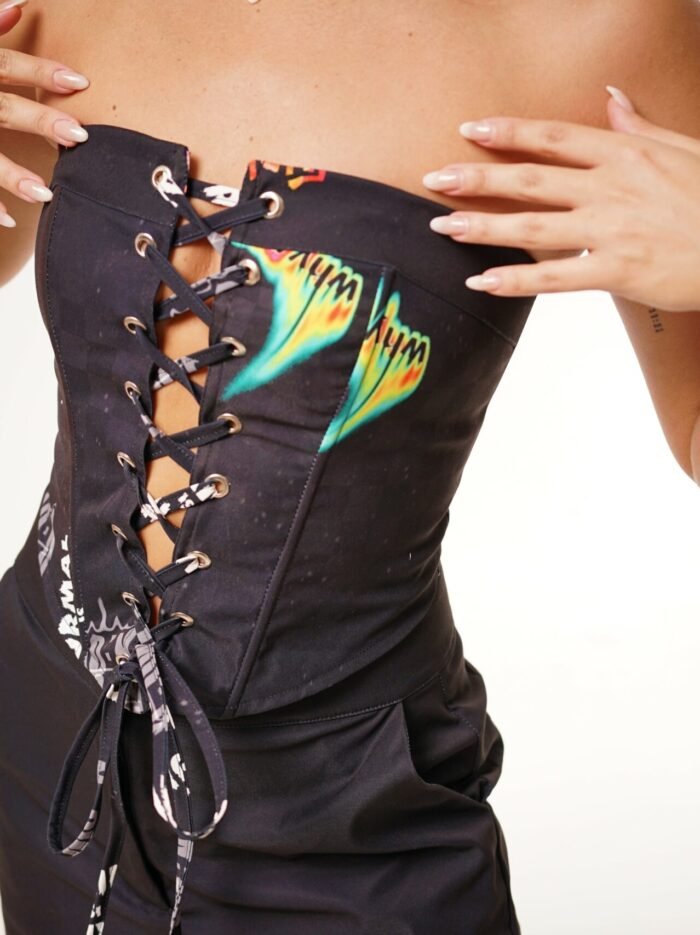Corset jane sub edition desde una vista frontal más cercana