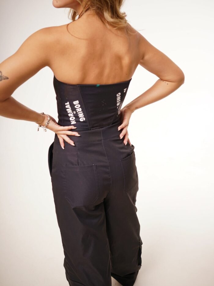 Corset jane sub edition desde una vista de parte de atrás