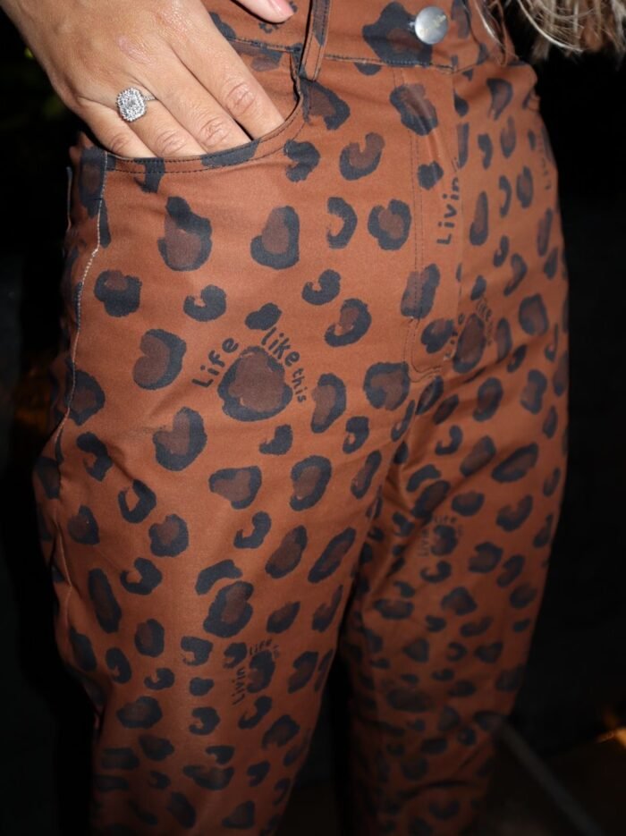Pant WallBeach Def Leppard Foto Cercana